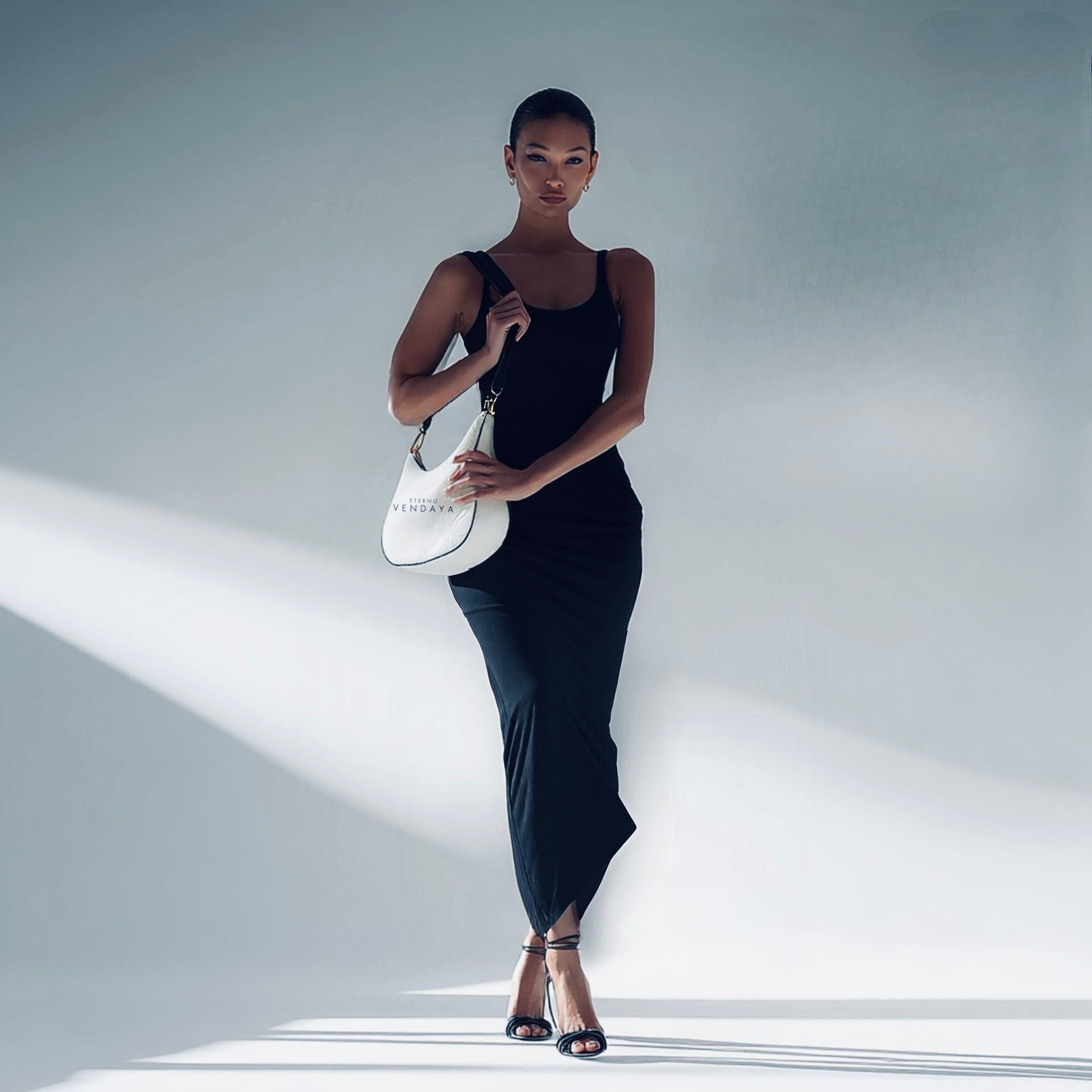 Vendaya – White Curved Handbag